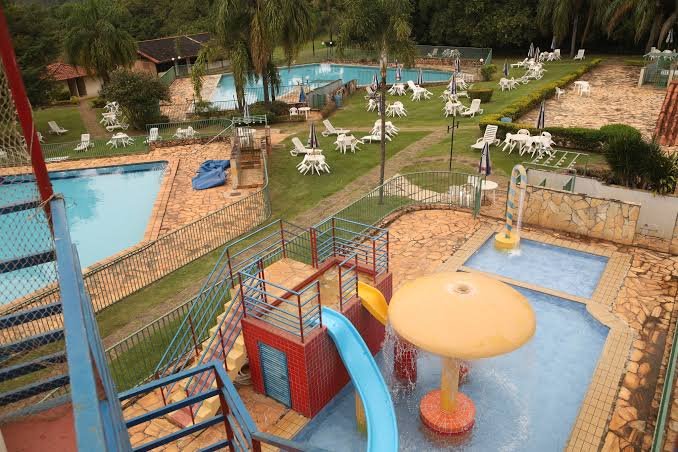 Piscinas e áreas verdes do Country Club Brasília